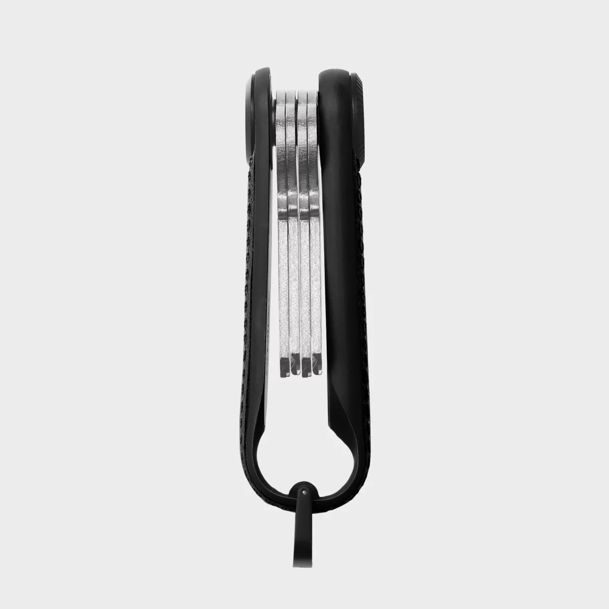 Seitenansicht des Orbitkey Key Organiser Tracker Leder in Schwarz, Schlüssel flach gestapelt zwischen Leder und Tracker