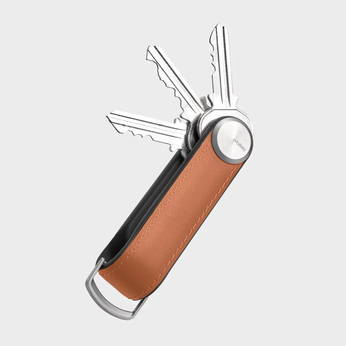 Orbitkey Key Organiser Tracker aus Leder in Tan, geöffnet mit drei aufgefächerten Schlüsseln