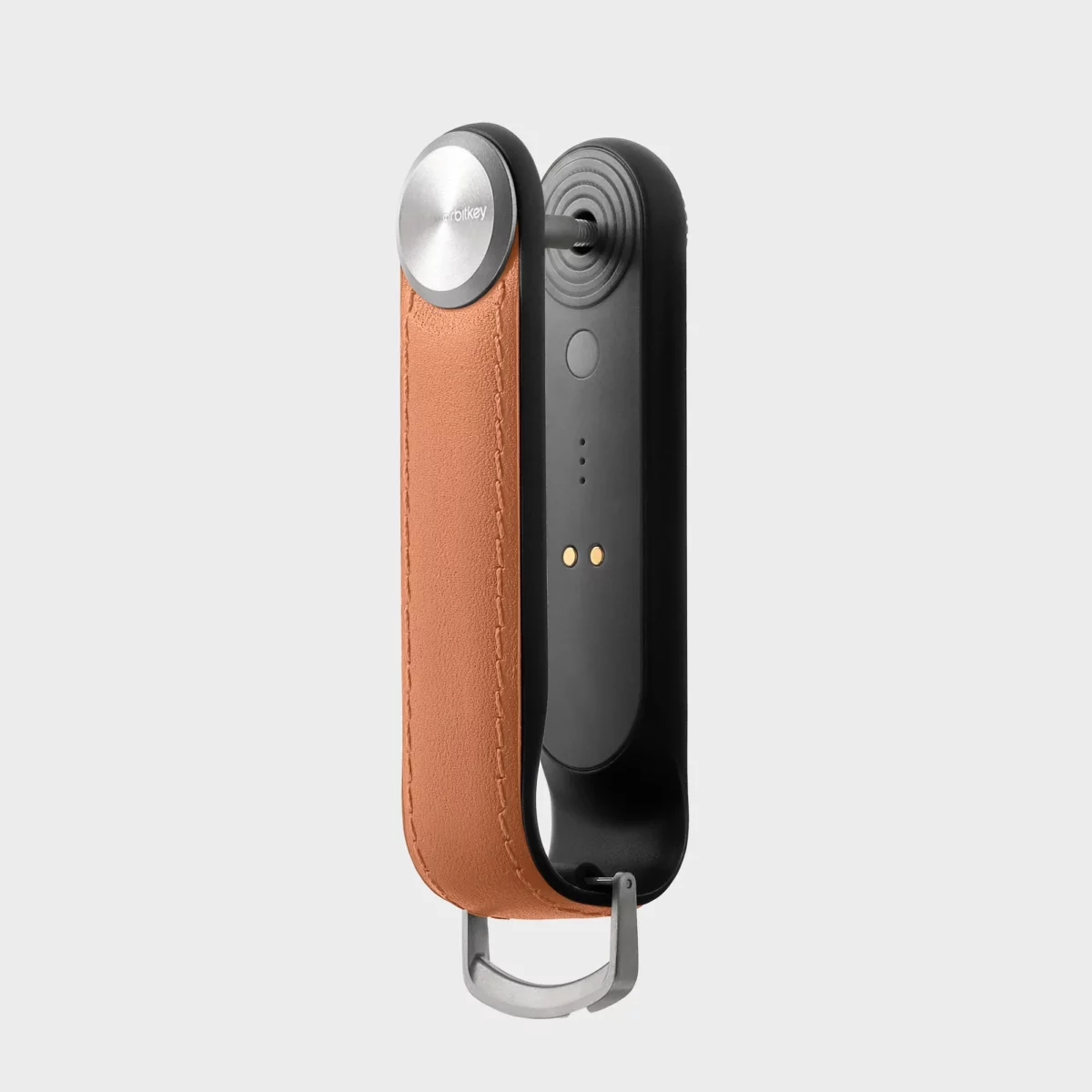 Rückseite des Orbitkey Key Organiser Tracker Leder in Tan mit Tracker-Modul und magnetischen Ladekontakten