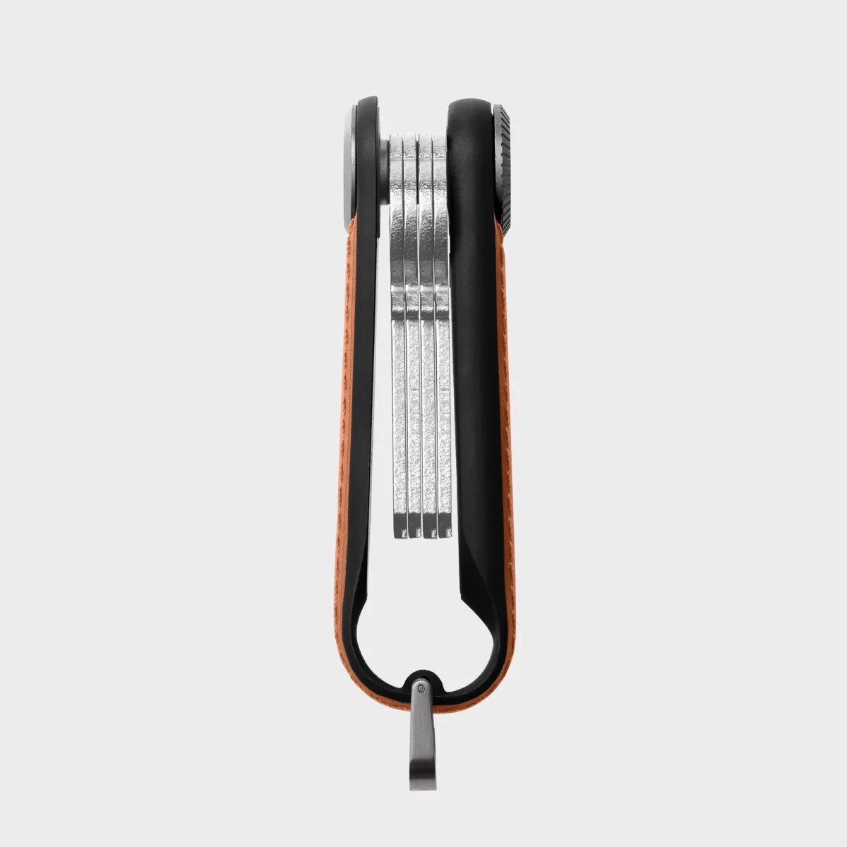 Seitenansicht des Orbitkey Key Organiser Tracker Leder in Tan, Schlüssel flach gestapelt zwischen Leder und Tracker