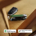 Orbitkey Key Organiser Tracker Leder Waldgrün mit Autoschlüssel am D-Ring, für Apple «Wo ist?» und Google Find Hub