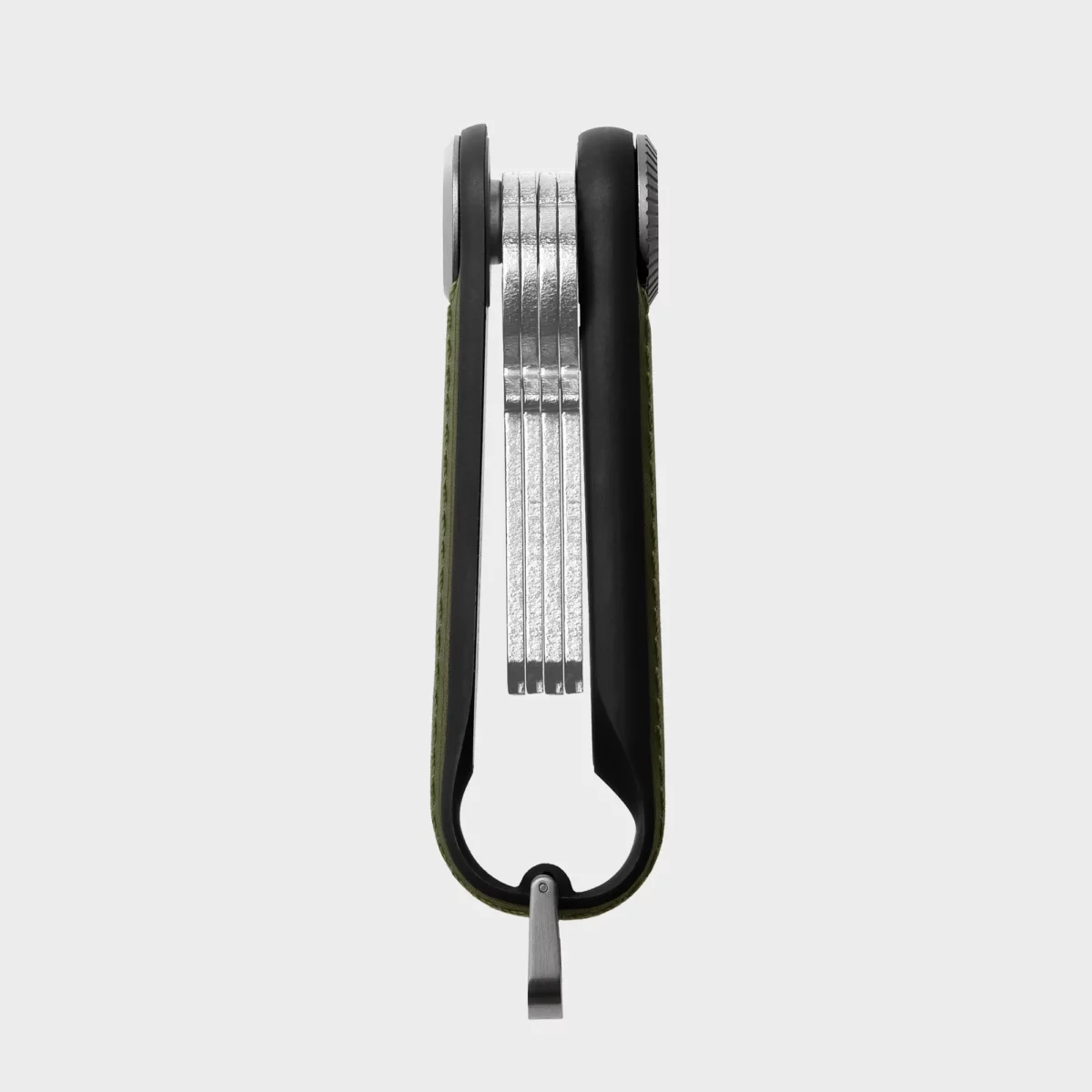 Seitenansicht des Orbitkey Key Organiser Tracker Leder in Waldgrün, Schlüssel flach gestapelt zwischen Leder und Tracker