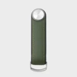 Vorderseite des Orbitkey Key Organiser Tracker Leder in Waldgrün, geschlossen, mit Ziernaht und silbernem Verschluss