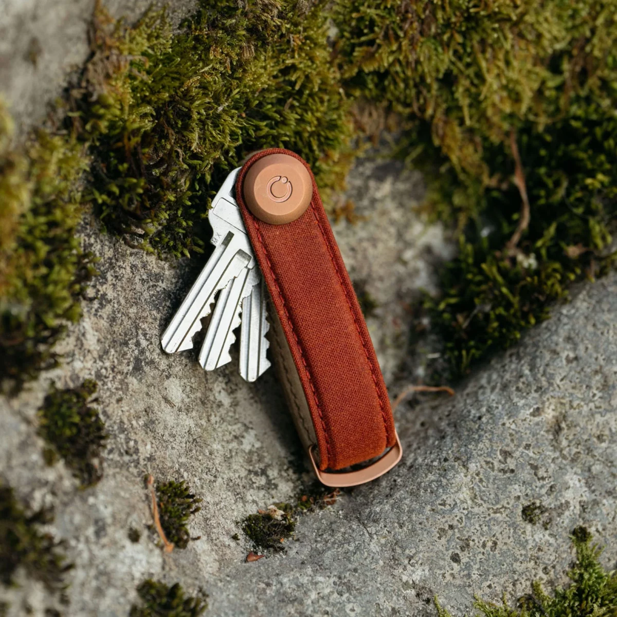 Organiseur de clés Orbitkey en toile cirée rouge brique, vue détaillée 6 | One Horizon