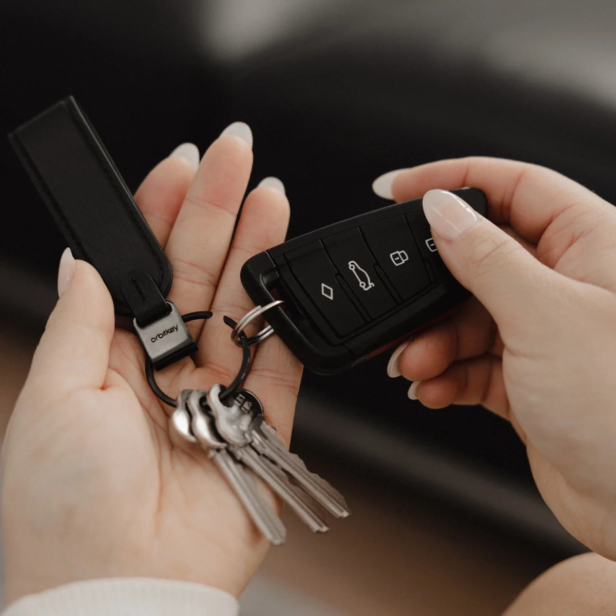 Orbitkey Orbitkey Loop Keychain Schwarz, Detailansicht 3 | One Horizon