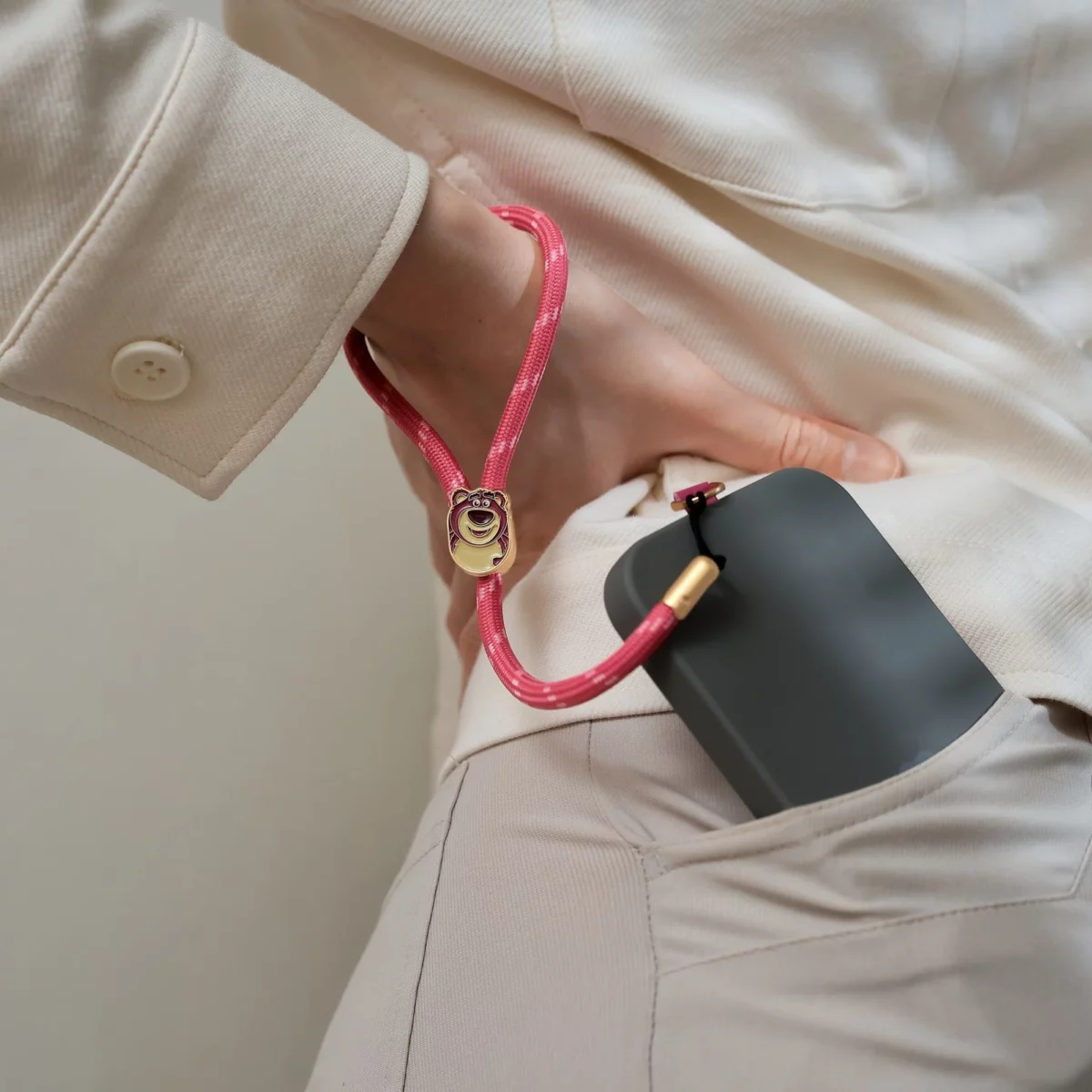 Orbitkey Phone Wrist Strap Lotso, Detailansicht 4 | One Horizon