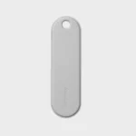 Vorderseite des Orbitkey Universal Tracker in Granit, gerade von oben mit Öse und Orbitkey-Logo