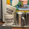 PLTY Typo Becher Satisfaction, Detailansicht 2 | One Horizon