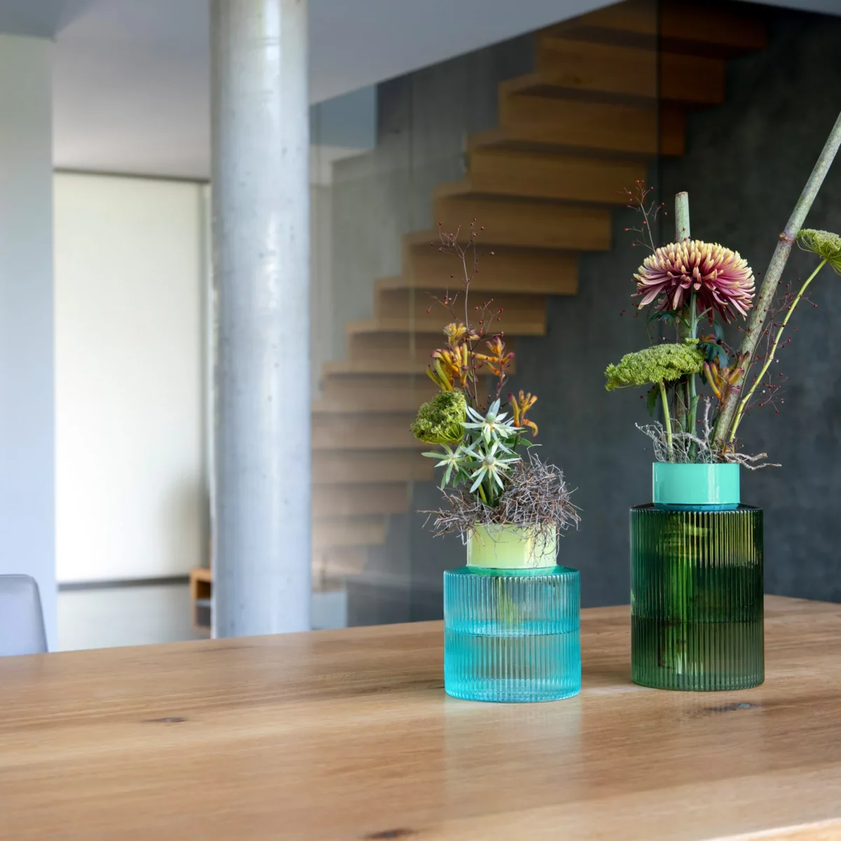 Vase en verre Remember Groove Blue S, vue détaillée 2 | One Horizon