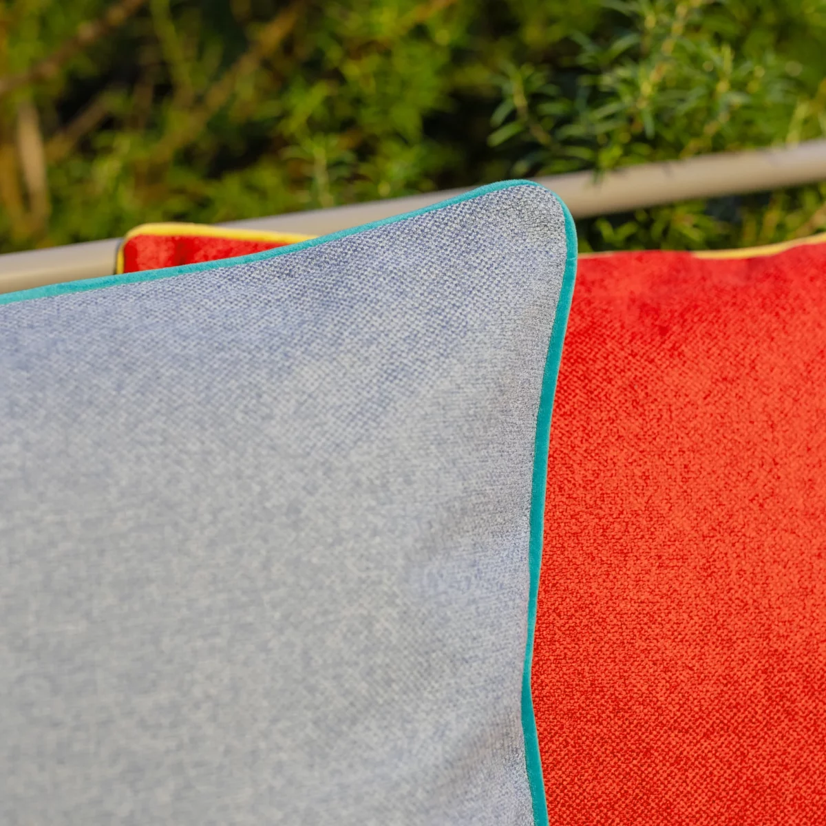 Remember Outdoor Kissen Blueberry, Detailansicht 3 | One Horizon