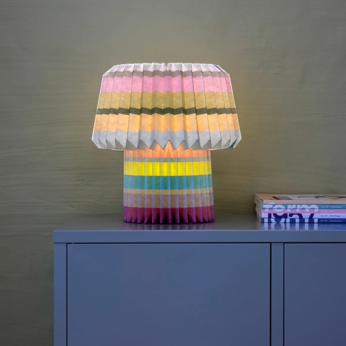 Lampe en papier Remember « Anna Stripes », vue détaillée 2 | One Horizon
