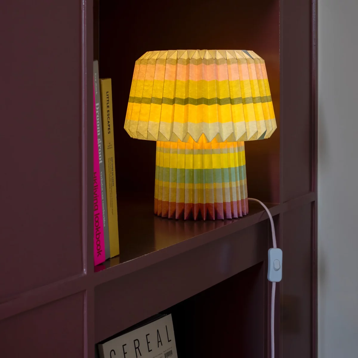 Lampe en papier Remember « Anna Stripes », vue détaillée 3 | One Horizon