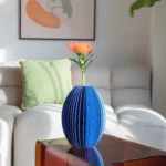 Vase en papier Remember Yuki Blue M, vue détaillée 2 | One Horizon