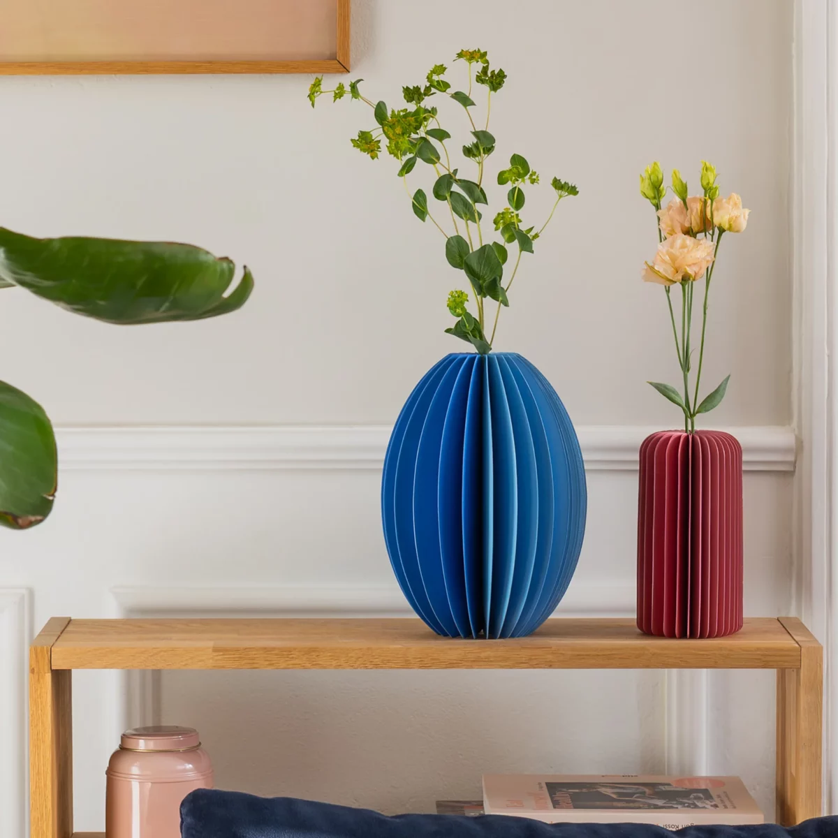Vase en papier Remember Yuki Blue M, vue détaillée 3 | One Horizon