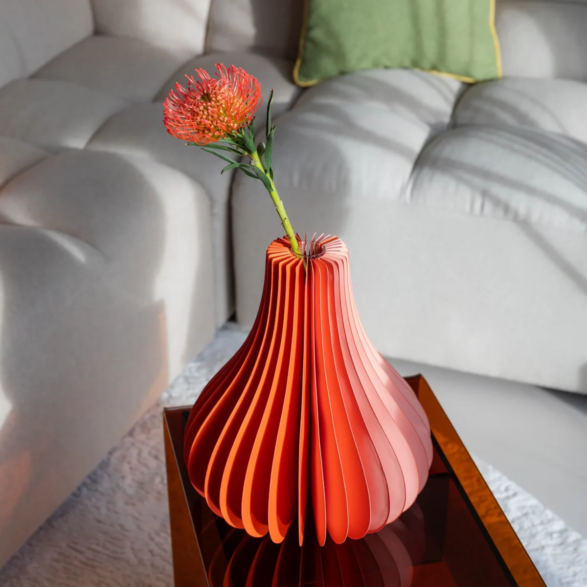 Vase en papier Remember Yuki Orange L, vue détaillée 3 | One Horizon