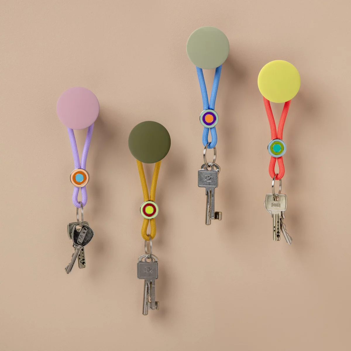 Porte-clés « Remember » Ringo bleu, vue détaillée 6 | One Horizon