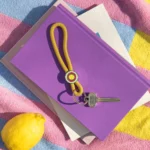 Porte-clés « Remember » Ringo jaune, vue détaillée 2 | One Horizon
