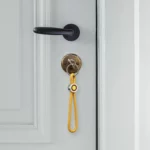 Porte-clés « Remember » Ringo jaune, vue détaillée 3 | One Horizon