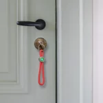 Porte-clés « Remember » Ringo Rouge, vue détaillée 2 | One Horizon