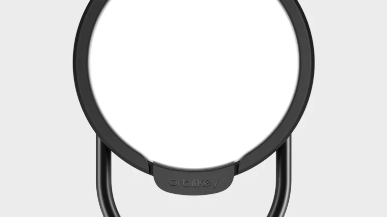 Orbitkey AirTag Case in Schwarz mit Schlüsselring und Schlüsseln
