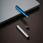 Stilform AEON Nano Bleistift Aluminium Moss Green Eternal-Spitze, Detailansicht 4 | One Horizon