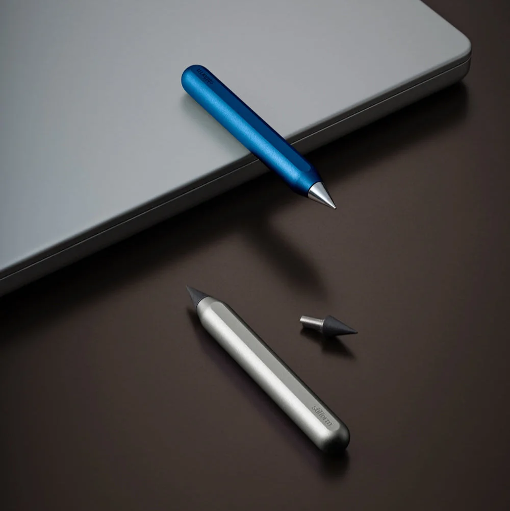 Stilform AEON Nano Bleistift Aluminium Moss Green Eternal-Spitze, Detailansicht 4 | One Horizon