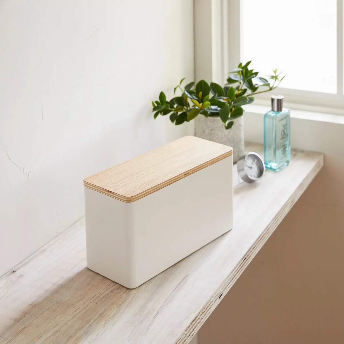 Boîte de rangement Yamazaki RIN blanche, vue détaillée 2 | One Horizon