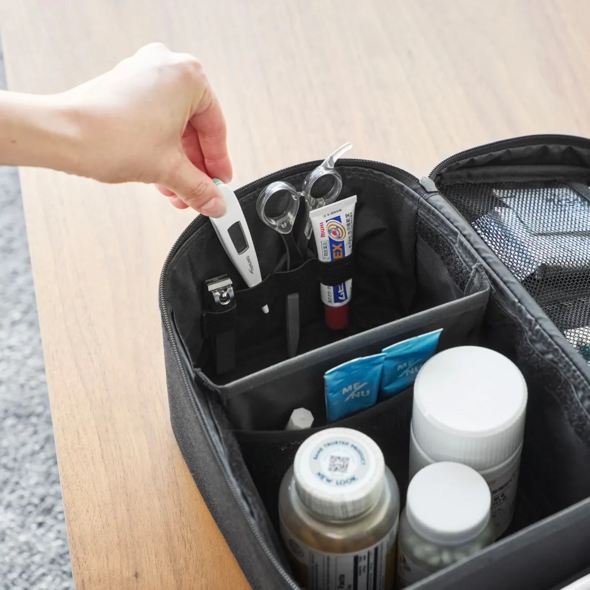 Yamazaki TOWER Storage Bag with Dividers in Black; a thermometer is inserted into the divider compartment