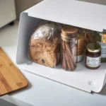 Yamazaki Brotkasten TOWER mit Deckel Weiss, Detailansicht 5 | One Horizon