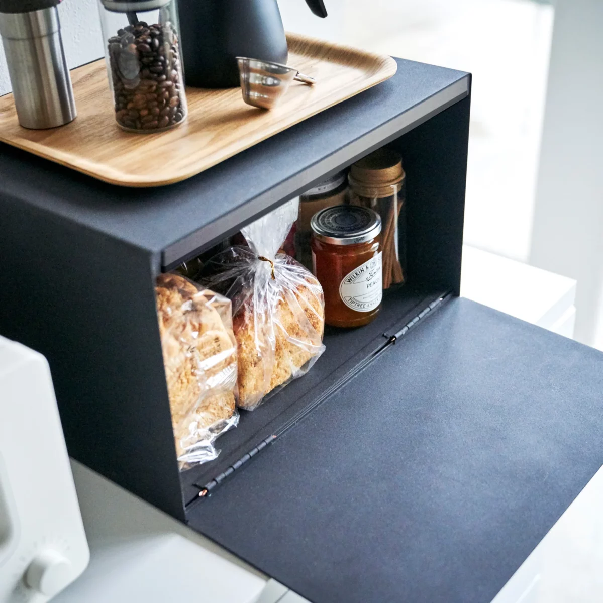 Yamazaki Brotkasten TOWER Schwarz, Detailansicht 12 | One Horizon