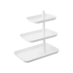 Yamazaki Etagere TOWER 3-stöckig drehbar in Weiss, leer mit drei Tabletts freigestellt