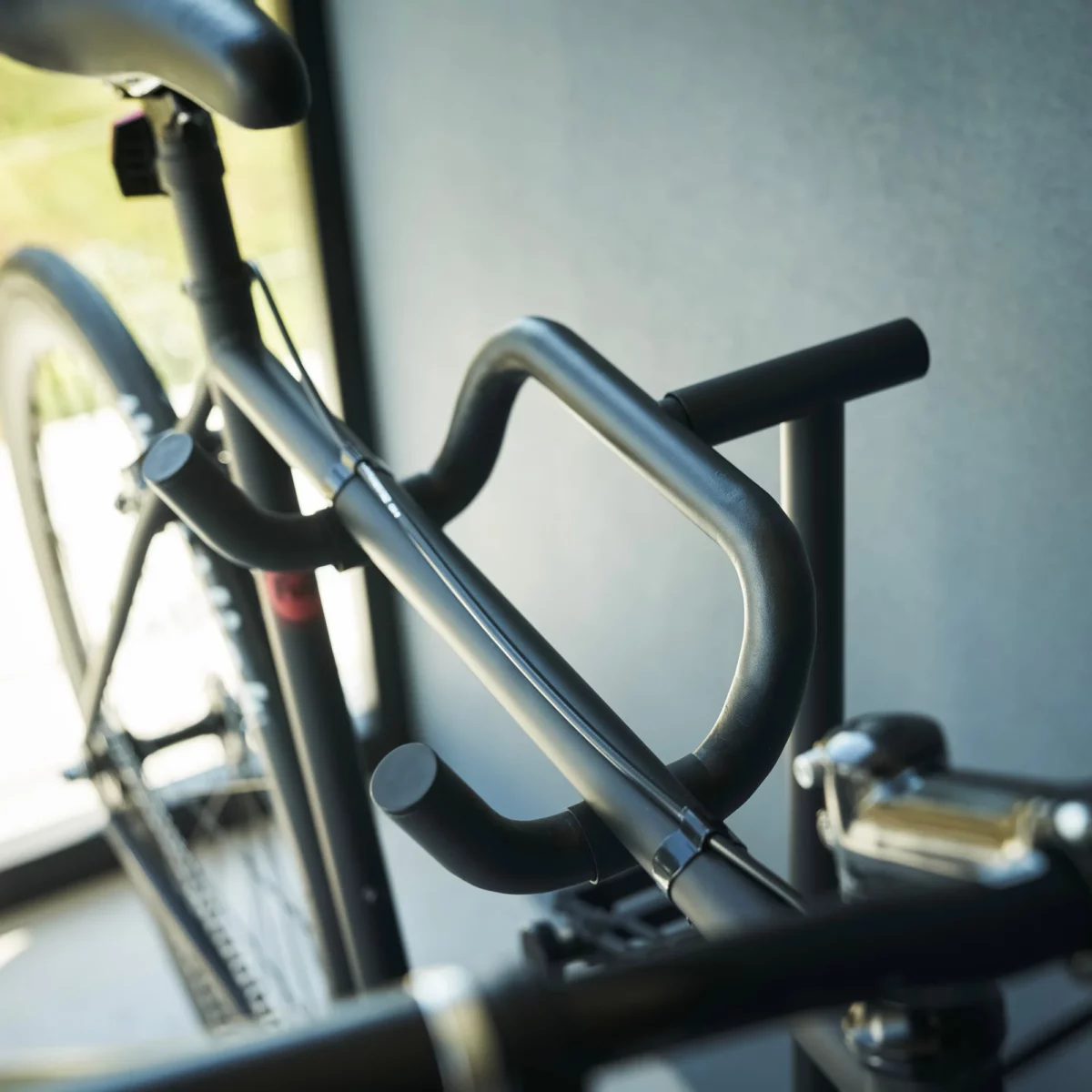 Yamazaki Fahrradständer TOWER Schwarz, Detailansicht 5 | One Horizon