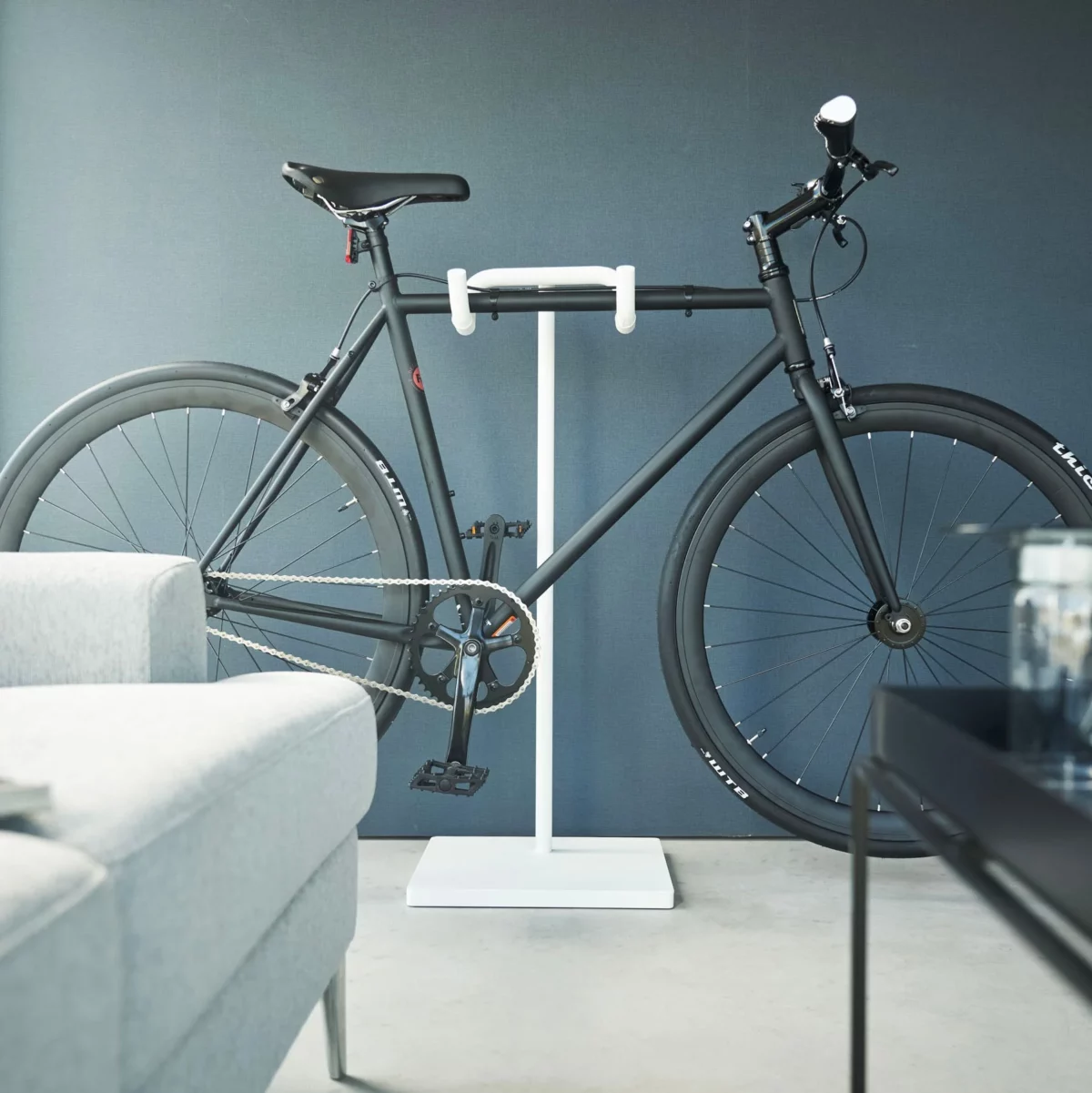 Yamazaki Fahrradständer TOWER Weiss, Detailansicht 3 | One Horizon