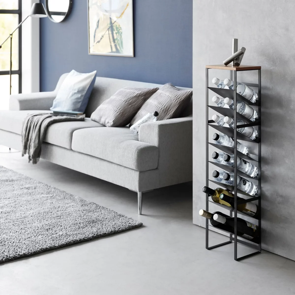 Étagère à bouteilles Yamazaki TOWER 8 niveaux, noire, vue détaillée 2 | One Horizon