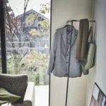 Yamazaki Garderobe CORNER TOWER Schwarz, Detailansicht 3 | One Horizon