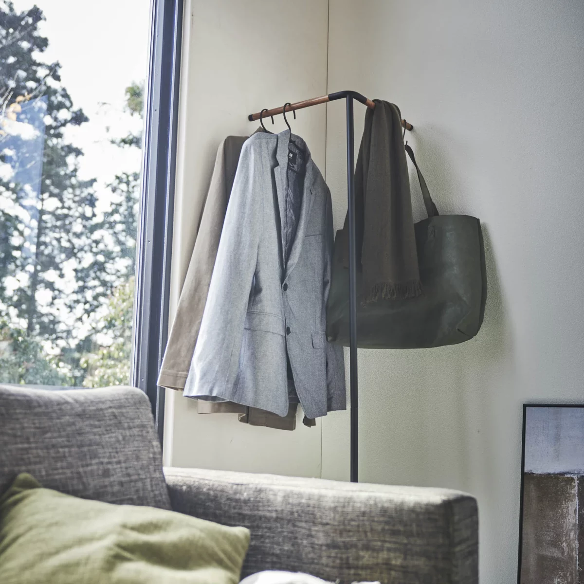 Yamazaki Garderobe CORNER TOWER Schwarz, Detailansicht 4 | One Horizon