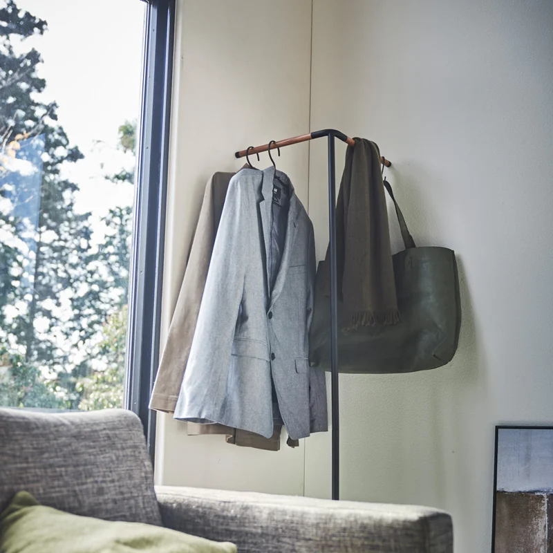 Yamazaki Garderobe CORNER TOWER Schwarz, Detailansicht 12 | One Horizon