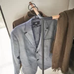 Yamazaki Garderobe CORNER TOWER Schwarz, Detailansicht 13 | One Horizon