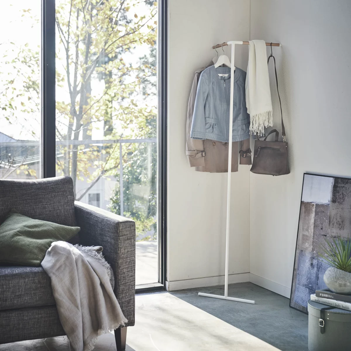 Yamazaki Garderobe CORNER TOWER Weiss, Detailansicht 2 | One Horizon
