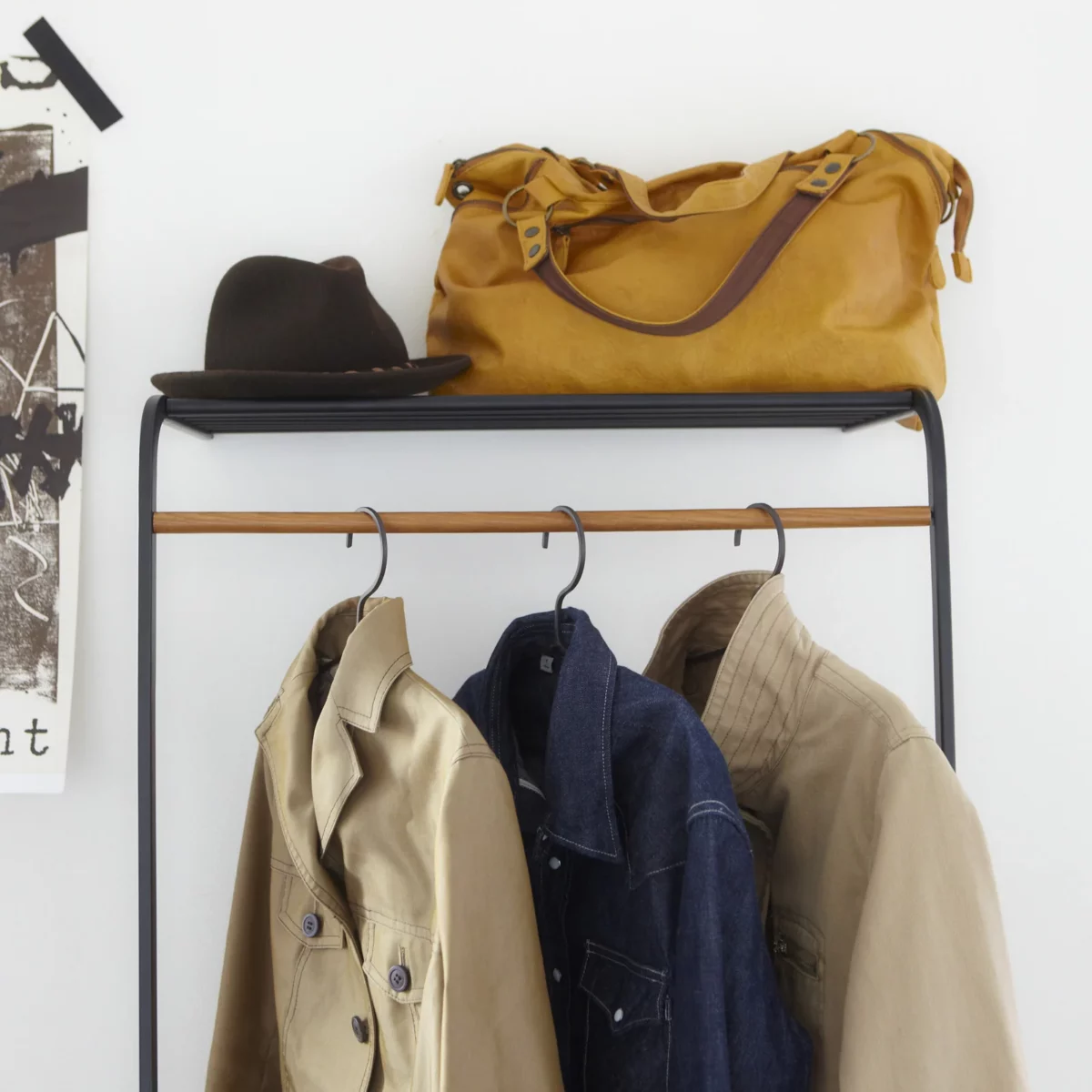 Yamazaki Garderobe mit Regal TOWER Schwarz, Detailansicht 3 | One Horizon