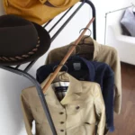Yamazaki Garderobe mit Regal TOWER Schwarz, Detailansicht 4 | One Horizon