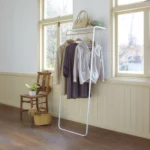 Yamazaki Garderobe mit Regal TOWER Weiss, Detailansicht 2 | One Horizon