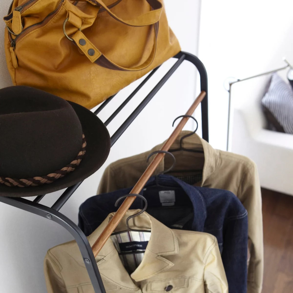 Yamazaki Garderobe mit Regal TOWER Weiss, Detailansicht 5 | One Horizon