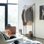 Yamazaki Garderobe mit Rollen TOWER Schwarz, Detailansicht 2 | One Horizon