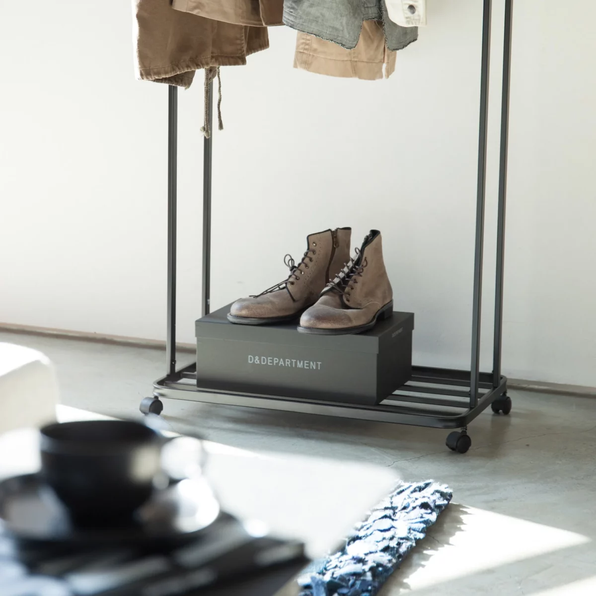 Yamazaki Garderobe mit Rollen TOWER Schwarz, Detailansicht 6 | One Horizon