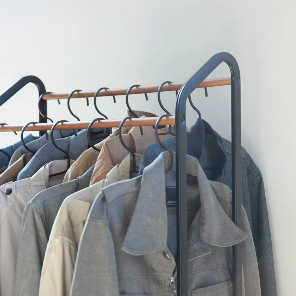 Yamazaki Garderobe mit Rollen TOWER Schwarz, Detailansicht 9 | One Horizon