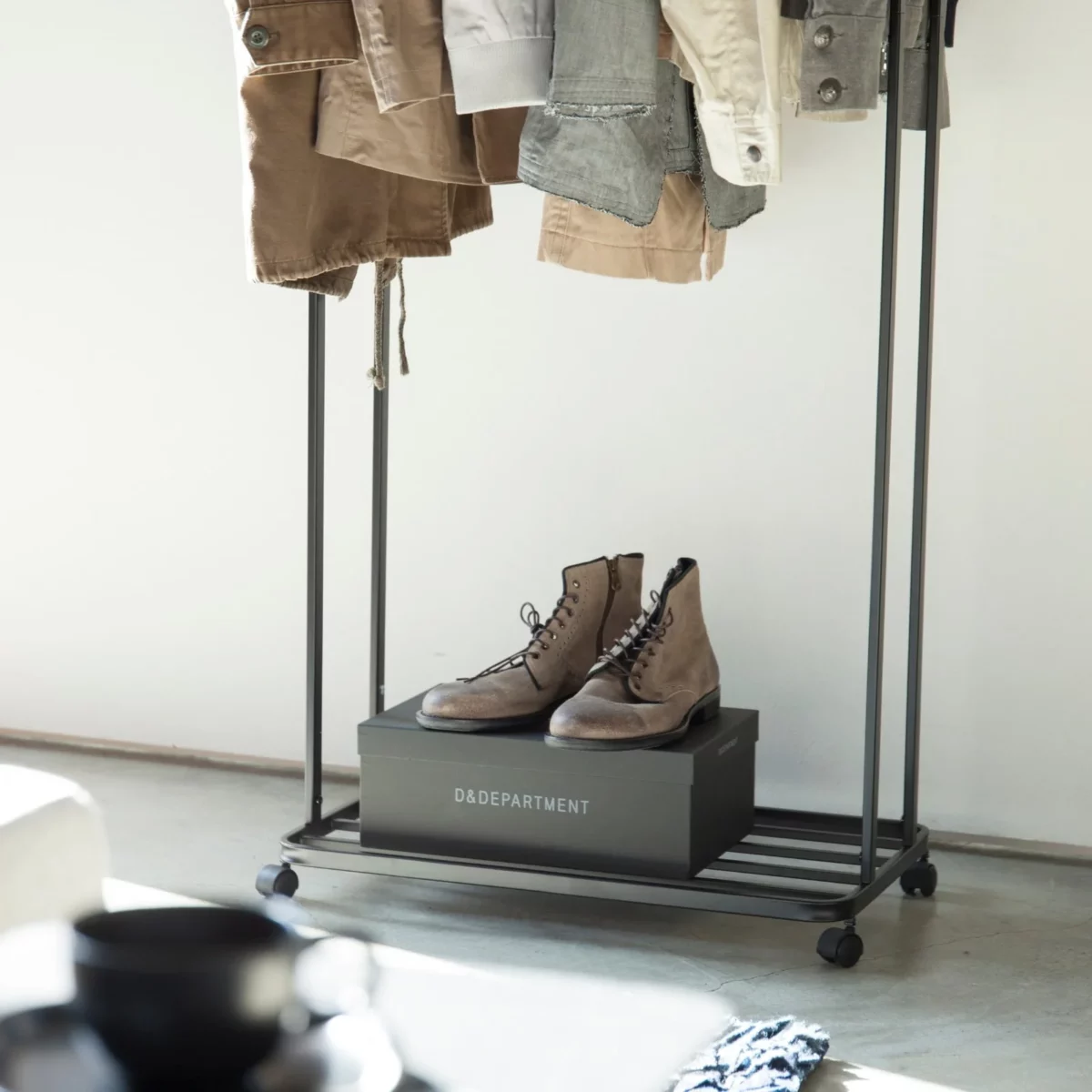 Yamazaki Garderobe mit Rollen TOWER Schwarz, Detailansicht 11 | One Horizon