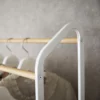 Yamazaki Garderobe mit Rollen TOWER Weiss, Detailansicht 3 | One Horizon