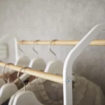 Yamazaki Garderobe mit Rollen TOWER Weiss, Detailansicht 8 | One Horizon