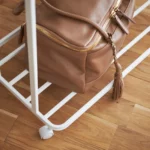 Yamazaki Garderobe mit Rollen TOWER Weiss, Detailansicht 10 | One Horizon